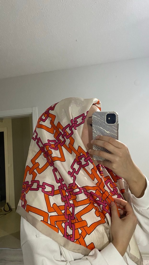 Armine Zincir Detaylı Çok Renkli Kadın eşarp - Görsel 2