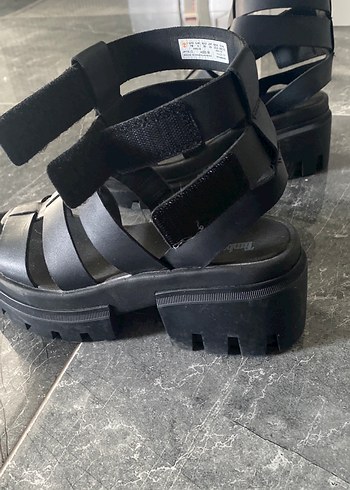 Tokalı Siyah Blok Topuklu Kadın Sandalet - Görsel 3