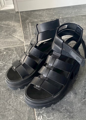 Tokalı Siyah Blok Topuklu Kadın Sandalet - Görsel 2