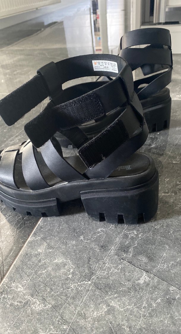 Tokalı Siyah Blok Topuklu Kadın Sandalet - Görsel 3