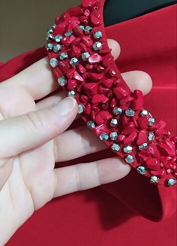 Diğer Boyundan Bağlamalı Kırmızı Gece Elbisesi