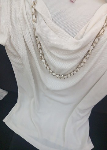 Zincir Detaylı Beyaz Bluz - Görsel 3