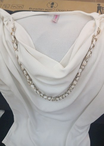 Zincir Detaylı Beyaz Bluz - Görsel 4