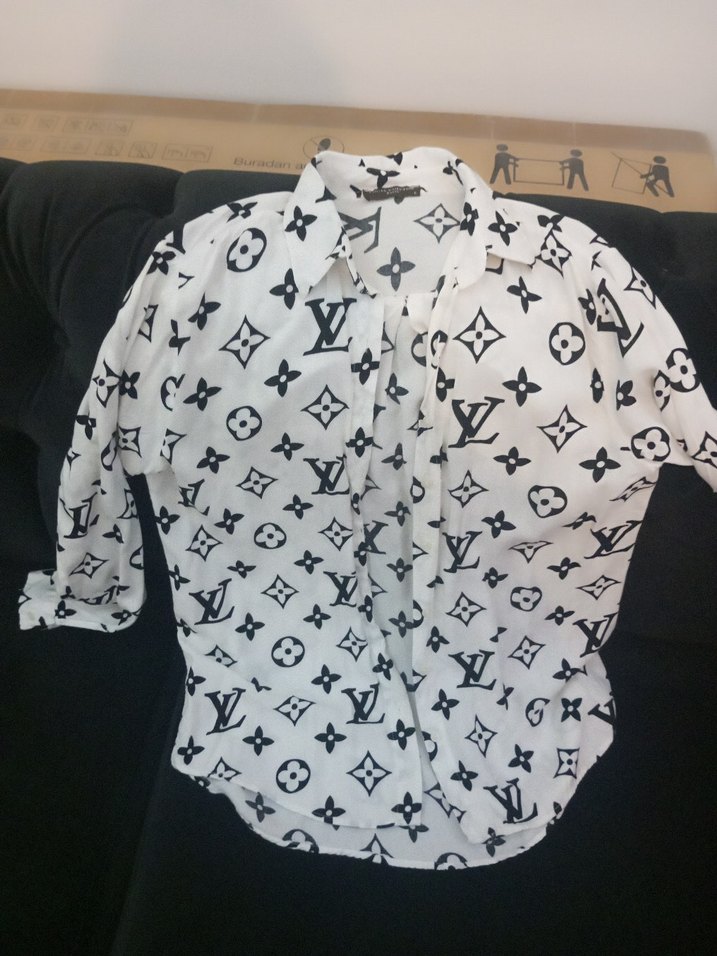 Beyaz Desenli V Yaka  Gömlek - Görsel 3