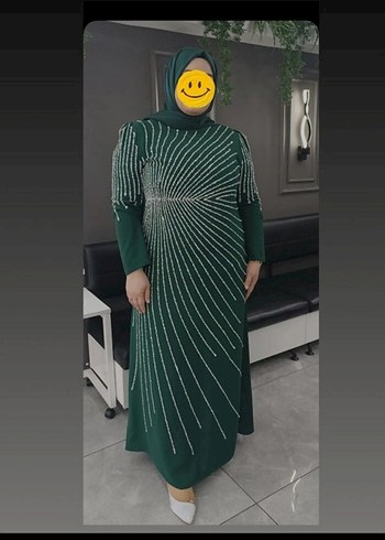 Pınar Şems zümrüt yeşili taşlı abiye