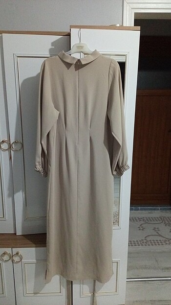 Düz bej rengi elbise - Görsel 5