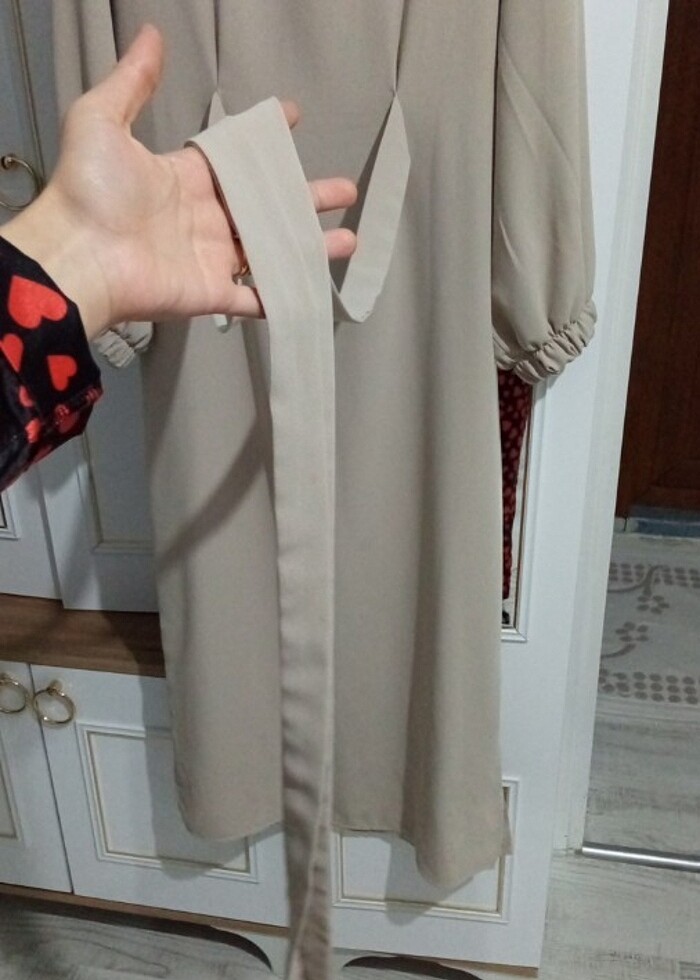 Düz bej rengi elbise - Görsel 3