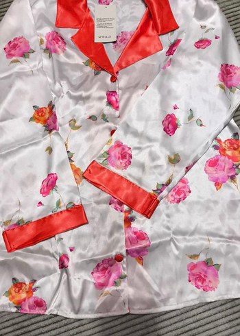 Diğer Çiçek Desenli Uzun Kollu Kadın Pijama Takımı