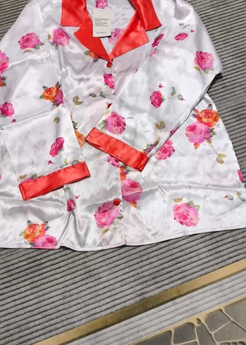 Çiçek Desenli Uzun Kollu Kadın Pijama Takımı