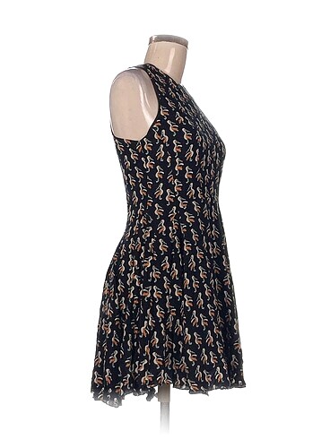 H&M H&M Kısa Elbise %70 İndirimli.