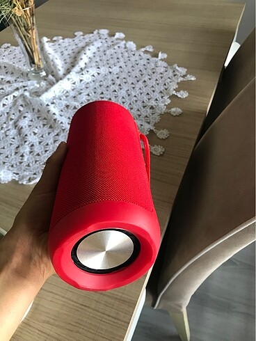 Ses bombası müzik çalar