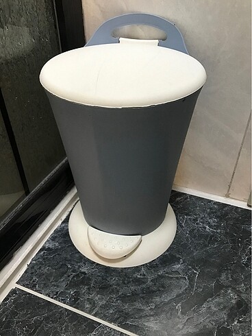 Tupperware Pedallı çöp kovası
