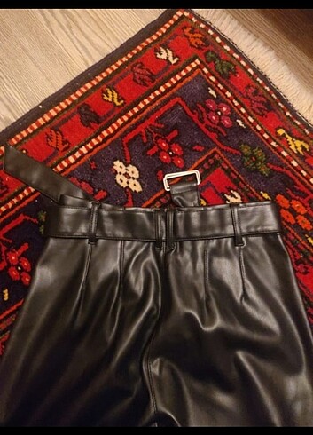 Bershka Bershka, suni deri slouchy pantolon,xs beden hasarsız tertemizdi