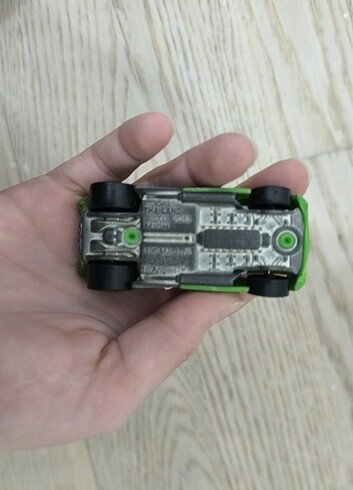  HOT WHEELS YEŞİL ARABA