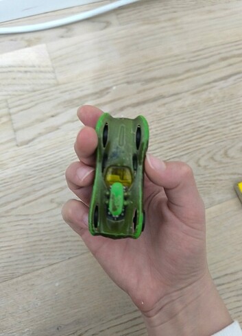  Beden HOT WHEELS YEŞİL ARABA