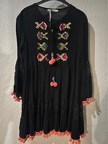 Bohem ponpon dantel detaylı mini elbise