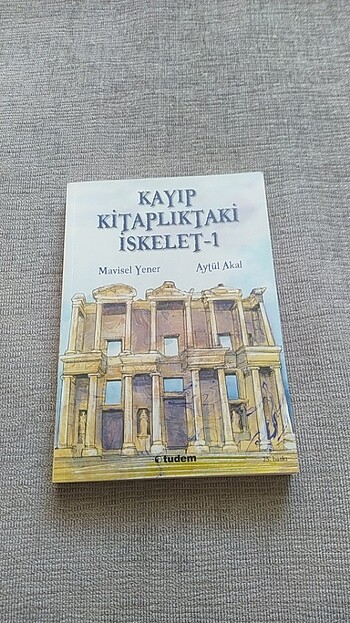 Kayıp Kitapliktaki İskelet - 1