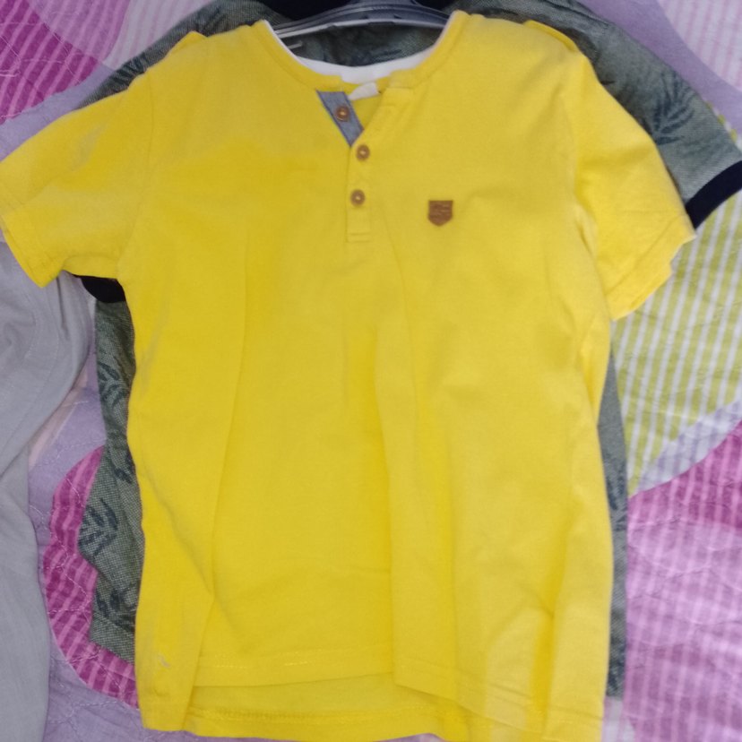 Sarı Düğmeli Erkek çocuk Tişört - Görsel 4