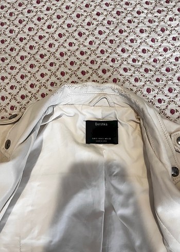 s Beden beyaz Renk Bershka MarkaBeyaz Deri Kemerli Kadın Ceket