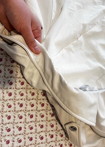 Bershka Bershka MarkaBeyaz Deri Kemerli Kadın Ceket