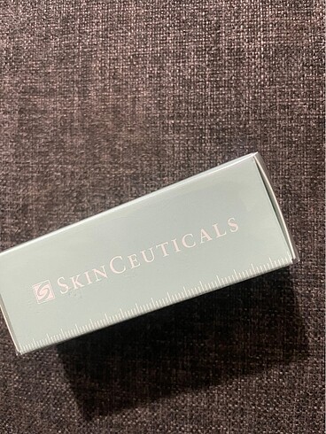Beden Skinceuticals Hydrating b5 serum