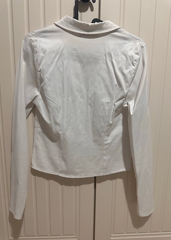 Beyaz V Yaka Düğmeli Kadın Gömlek - Görsel 2