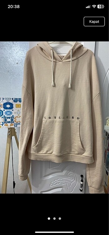 bej sweatshirt