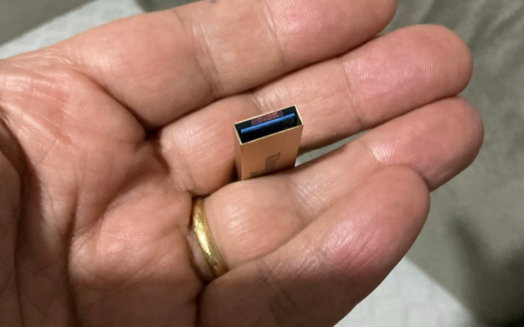 Kingston 256GB Metal USB Bellek Altın Renk - Görsel 2