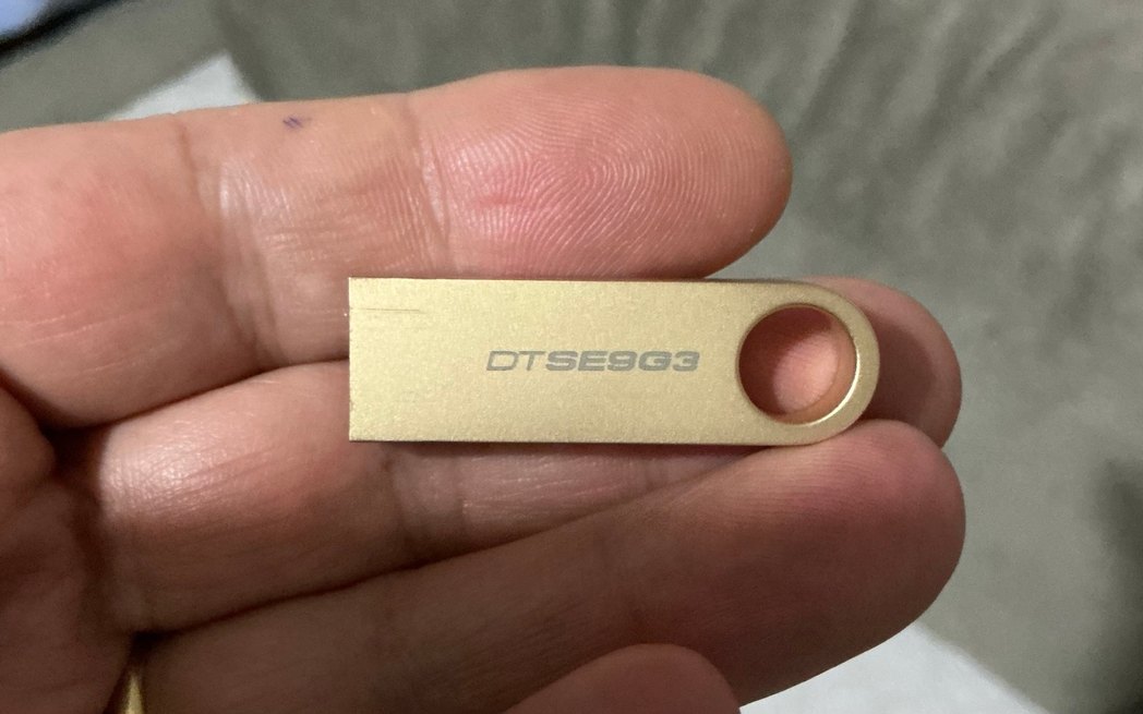 Kingston 256GB Metal USB Bellek Altın Renk - Görsel 3