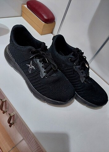 40 Beden siyah Renk Kinetix 40 numara spor ayakkabı