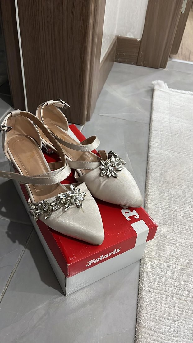 Beyaz Tokalı Taşlı Kadın Topuklu Ayakkabı - Görsel 3