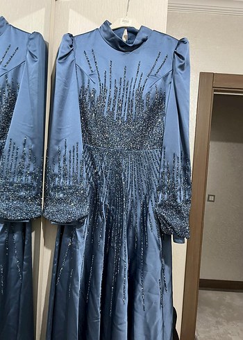 Mavi İşlemeli Uzun Kollu Abiye Elbise - Görsel 4