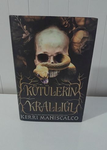 Kötülerin Krallığı - Kerri Maniscalco Ciltli Roman