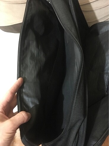 Beden Benetton marka laptop çantası ( mouse hediyeli )