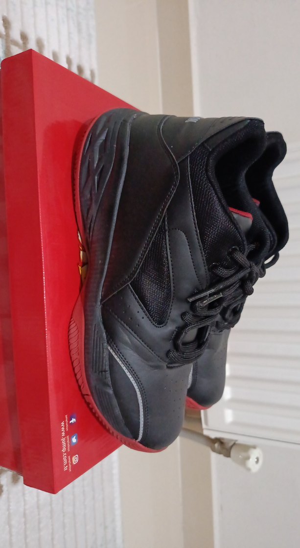 Siyah Bağcıklı Basketbol Ayakkabısı - Görsel 3