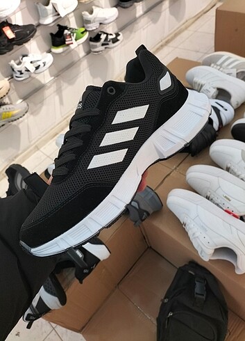 42 Beden siyah Renk Adidas Erkek Spor Yürüs Ayakkabı Numaralar Mevcut