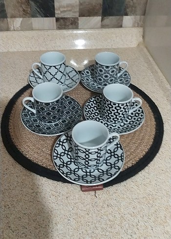 Beyaz Siyah Desenli 5'li Kahve Fincanı Seti
