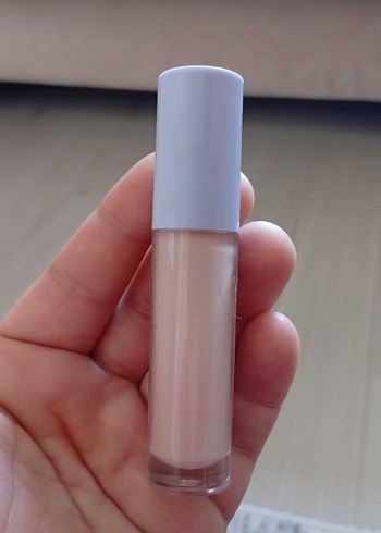 Pastel Pastel Nemlendirici Satin Gözaltı Kapatıcı