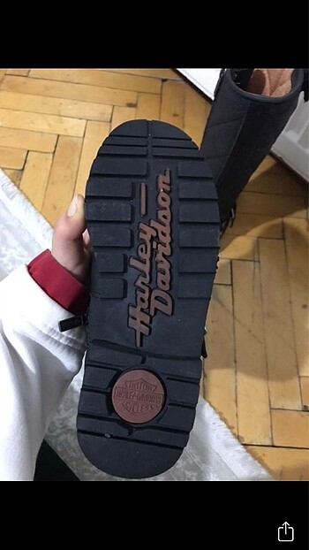 Harley Davidson 3 kere giyildi temiz hiç bir yerinde deforme yoktur temiz