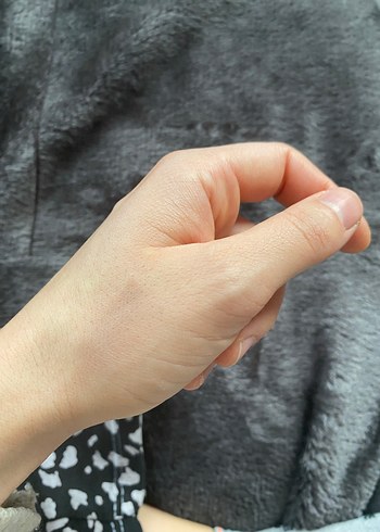 Koyu Bej Tonunda Makyaj Ürünü - Görsel 2