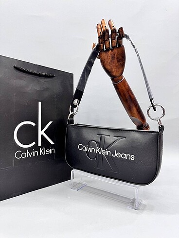 Calvin Klein siyah askılı çanta