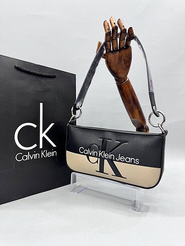 Diğer Calvin Klein siyah askılı çanta