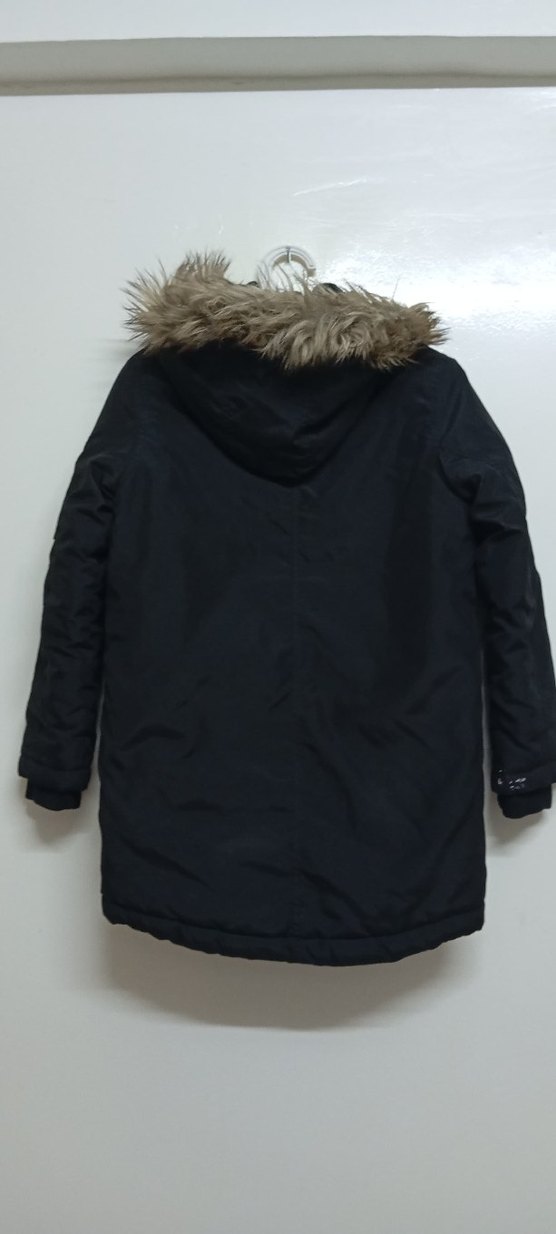 Unısex Çocuk Siyah Kürklü Mont 8,9,10 yaş için uygundur - Görsel 2