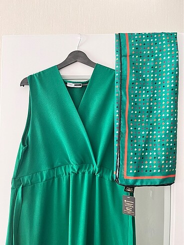 Yeşil jile ve eşarp kombin - Görsel 5