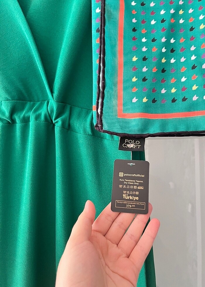 Yeşil jile ve eşarp kombin - Görsel 4