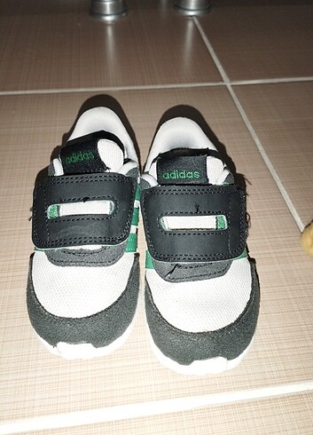 22 Beden çeşitli Renk Adidas çocuk/bebek ayakkabı