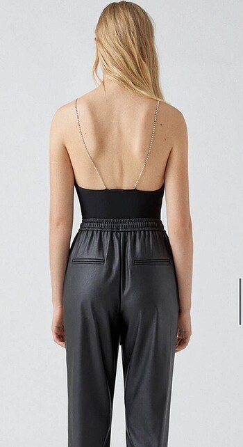 Pull and Bear Pull and bear taşlı askılı siyah body