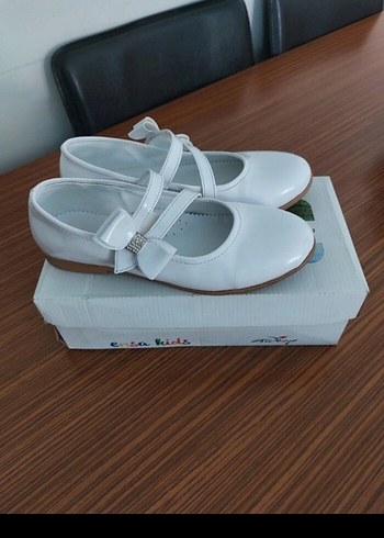 Kız Çocuk Beyaz Tokalı Babet Ayakkabı - Görsel 2