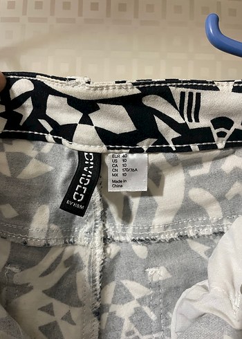 H&M Siyah Beyaz Zebra Desenli Dar Kesim Kadın Kumaş Pantolon - Görsel 2
