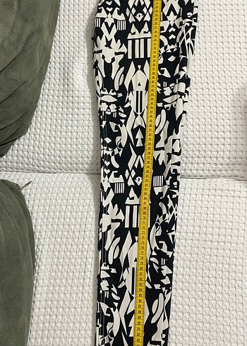 H&M Siyah Beyaz Zebra Desenli Dar Kesim Kadın Kumaş Pantolon - Görsel 6